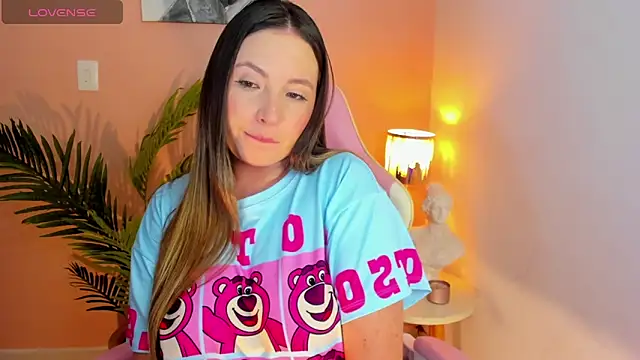 Snapshot of HannaMiller_1 chatting on 06.20.26 HannaMiller 1 online show from 06.20.26