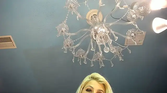 Snapshot of ADRIANNA_FOX chatting on 03.16.25 ADRIANNA FOX online show from 03.16.25