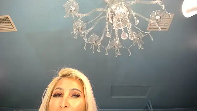 Snapshot of ADRIANNA_FOX chatting on 03.18.25 ADRIANNA FOX online show from 03.18.25