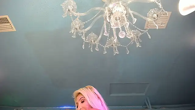 Snapshot of ADRIANNA_FOX chatting on 03.18.25 ADRIANNA FOX online show from 03.18.25