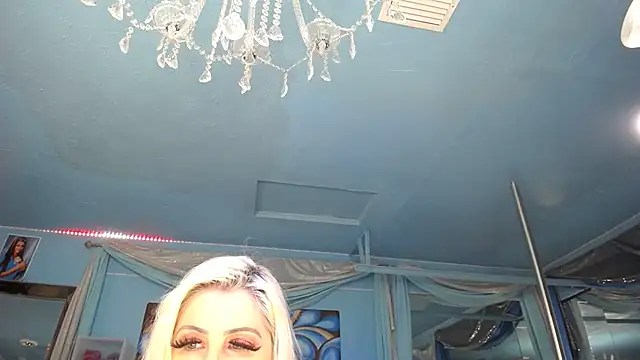 Snapshot of ADRIANNA_FOX chatting on 09.16.25 ADRIANNA FOX online show from 09.16.25