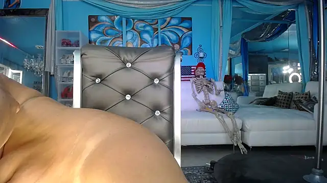 Snapshot of ADRIANNA_FOX chatting on 10.09.25 ADRIANNA FOX online show from 10.09.25