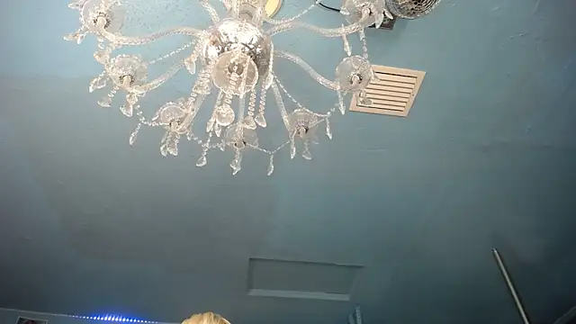 Snapshot of ADRIANNA_FOX chatting on 12.01.25 ADRIANNA FOX online show from 12.01.25