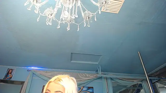 Snapshot of ADRIANNA_FOX chatting on 01.18.26 ADRIANNA FOX online show from 01.18.26