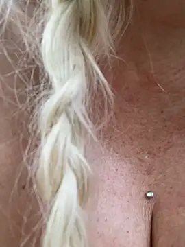 ADRIANNA FOX online show from 04.16.26