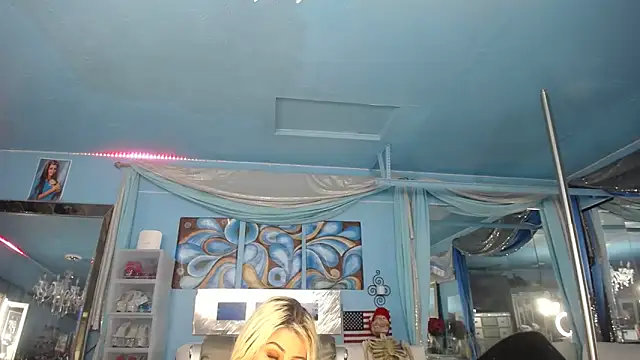 Snapshot of ADRIANNA_FOX chatting on 04.22.26 ADRIANNA FOX online show from 04.22.26