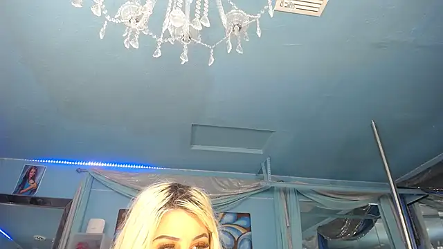 Snapshot of ADRIANNA_FOX chatting on 04.23.26 ADRIANNA FOX online show from 04.23.26