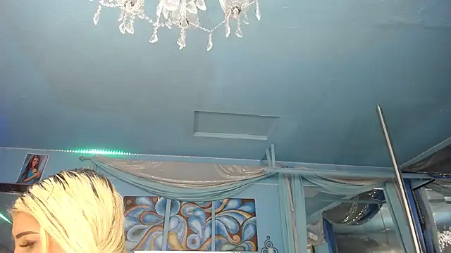 Snapshot of ADRIANNA_FOX chatting on 04.27.26 ADRIANNA FOX online show from 04.27.26