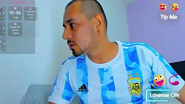 jhonyalzate2 online show from 12.30.24