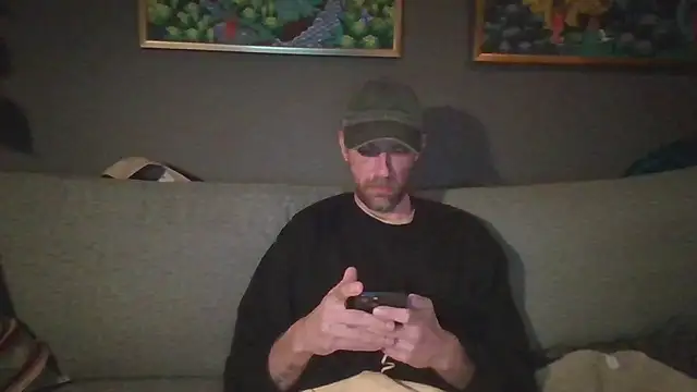 Snapshot of Stock-Holmes chatting on 10.12.25 Stock-Holmes online show from 10.12.25