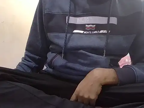 Snapshot of aakash_ModelBrown chatting on 12.14.24 aakash ModelBrown online show from 12.14.24