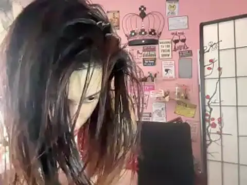 Snapshot of latinacubana chatting on 12.20.24 latinacubana online show from 12.20.24