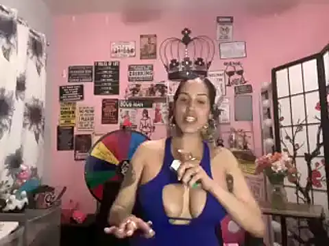 Snapshot of latinacubana chatting on 01.20.25 latinacubana online show from 01.20.25