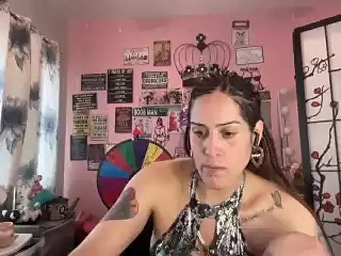 Snapshot of latinacubana chatting on 01.22.25 latinacubana online show from 01.22.25