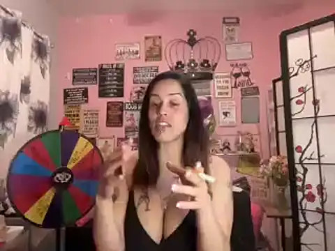 Snapshot of latinacubana chatting on 01.24.25 latinacubana online show from 01.24.25