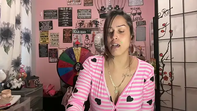 Snapshot of latinacubana chatting on 01.30.25 latinacubana online show from 01.30.25