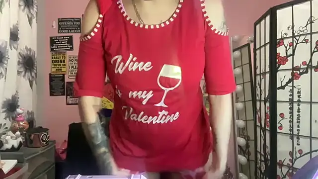 Snapshot of latinacubana chatting on 02.15.25 latinacubana online show from 02.15.25