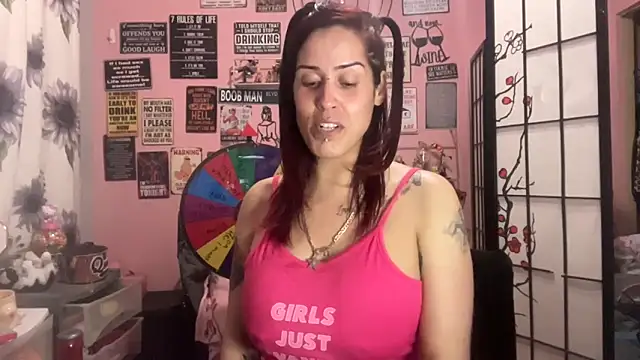 Snapshot of latinacubana chatting on 03.07.25 latinacubana online show from 03.07.25