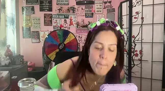 Snapshot of latinacubana chatting on 03.08.25 latinacubana online show from 03.08.25