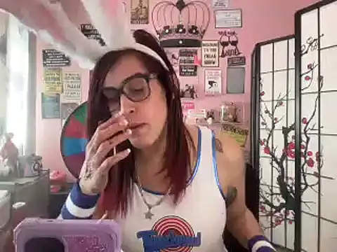 Snapshot of latinacubana chatting on 03.09.25 latinacubana online show from 03.09.25