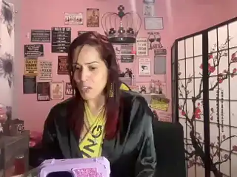 Snapshot of latinacubana chatting on 03.12.25 latinacubana online show from 03.12.25