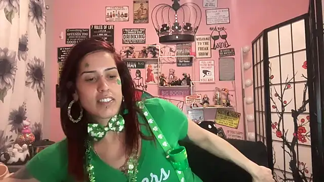 Snapshot of latinacubana chatting on 03.18.25 latinacubana online show from 03.18.25