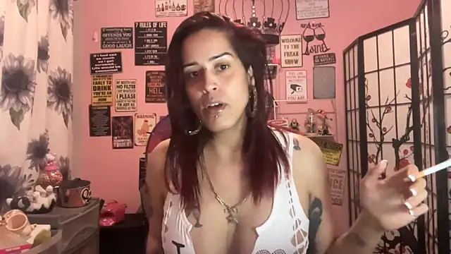 Snapshot of latinacubana chatting on 03.22.25 latinacubana online show from 03.22.25