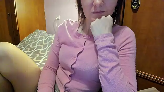 Snapshot of HolmesAriana chatting on 09.16.25 HolmesAriana online show from 09.16.25