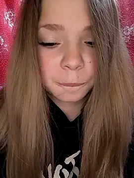 Zuli Kiska online show from 12.14.25