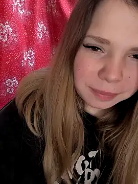 Snapshot of Zuli_Kiska chatting on 02.08.26 Zuli Kiska online show from 02.08.26