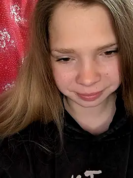 Snapshot of Zuli_Kiska chatting on 04.09.26 Zuli Kiska online show from 04.09.26
