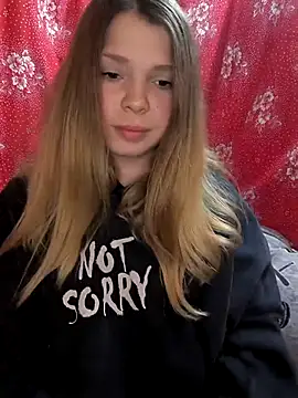 Snapshot of Zuli_Kiska chatting on 04.09.26 Zuli Kiska online show from 04.09.26