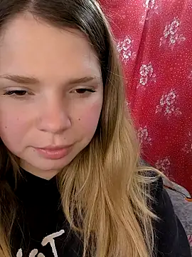 Snapshot of Zuli_Kiska chatting on 04.12.26 Zuli Kiska online show from 04.12.26