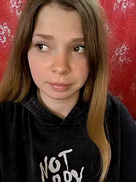 Snapshot of Zuli_Kiska chatting on 04.20.26 Zuli Kiska online show from 04.20.26