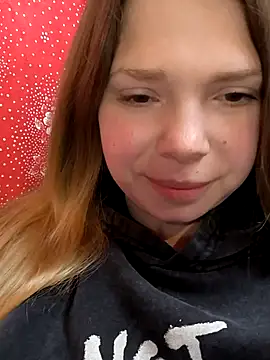 Snapshot of Zuli_Kiska chatting on 04.25.26 Zuli Kiska online show from 04.25.26