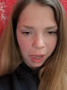 Snapshot of Zuli_Kiska chatting on 05.10.26 Zuli Kiska online show from 05.10.26