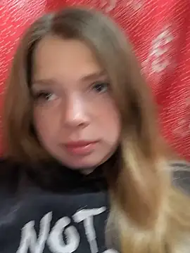 Snapshot of Zuli_Kiska chatting on 05.11.26 Zuli Kiska online show from 05.11.26