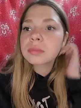Snapshot of Zuli_Kiska chatting on 05.12.26 Zuli Kiska online show from 05.12.26