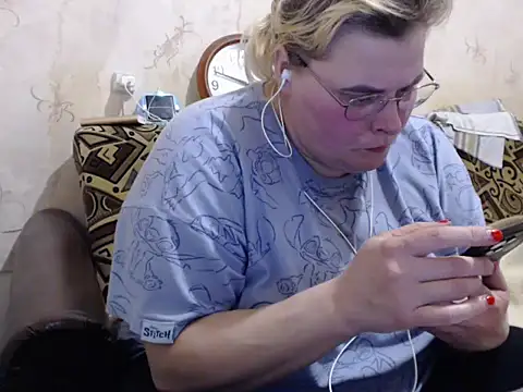 Snapshot of Ameliabusty chatting on 11.17.25 Ameliabusty online show from 11.17.25