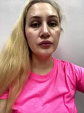 YourBlondee online show from 12.02.24