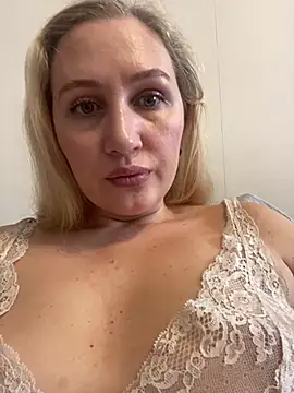 YourBlondee online show from 12.20.24