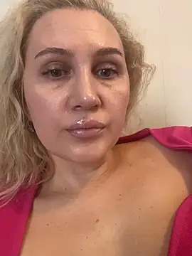 YourBlondee online show from 03.10.26