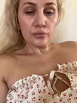 YourBlondee online show from 04.09.26