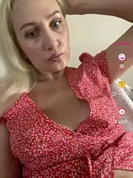 Snapshot of YourBlondee chatting on 07.14.26 YourBlondee online show from 07.14.26