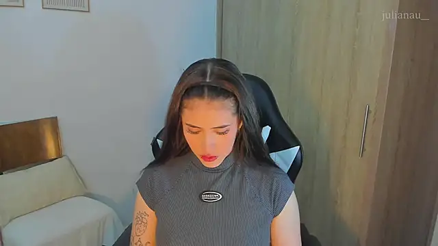 Snapshot of iriswest_ chatting on 12.10.24 iriswest  online show from 12.10.24
