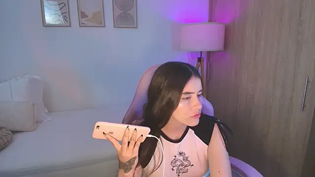 Snapshot of iriswest_ chatting on 10.14.25 iriswest  online show from 10.14.25