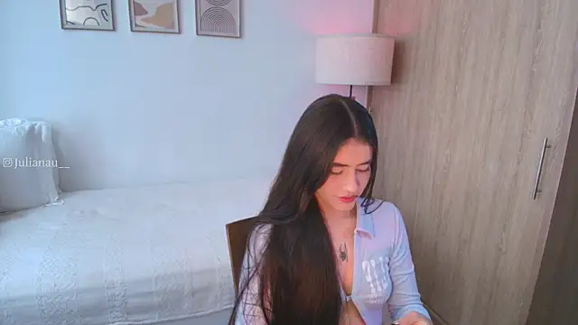 Snapshot of iriswest_ chatting on 10.19.25 iriswest  online show from 10.19.25