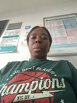 Snapshot of ebony_witney chatting on 02.11.26 ebony witney online show from 02.11.26