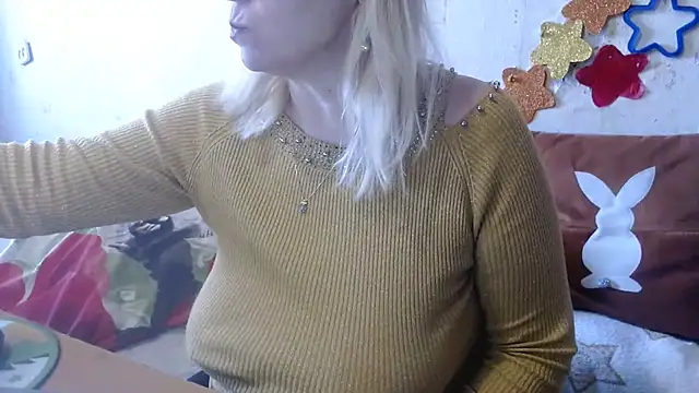 Snapshot of QueenLana chatting on 02.24.25 QueenLana online show from 02.24.25