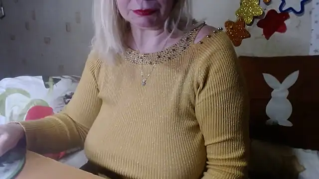 Snapshot of QueenLana chatting on 02.28.25 QueenLana online show from 02.28.25